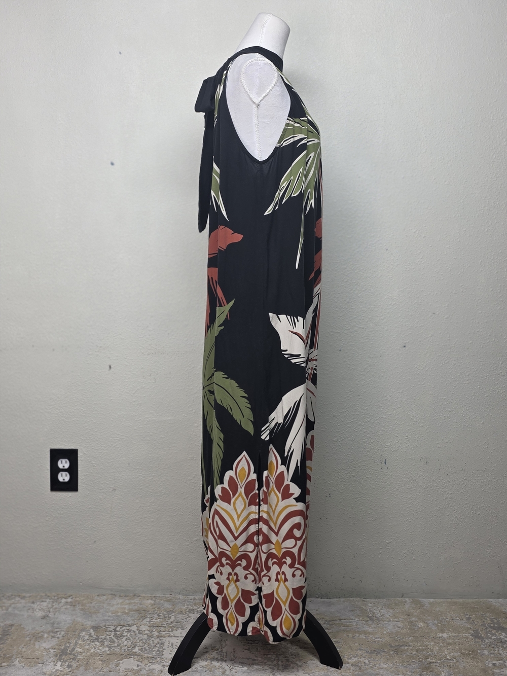 MSK Black Halter Maxi Dress with Tropical Palm Print - Picture 4 of 8
